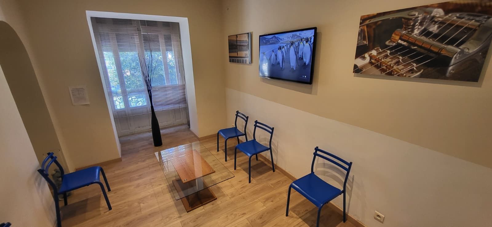 Salle d'attente du cabinet dentaire à Nice, 52 rue Vernier